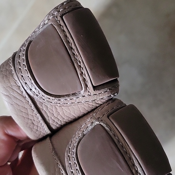 Tory Burch Tan Moccasin Flats with Logo Detail - Picture 7 of 8